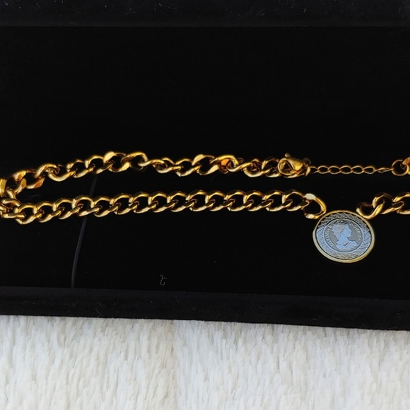 Queen Elizabeth 18K Gold Plated Coin Pendant with 16 Inch Chain - Picture 5 of 14